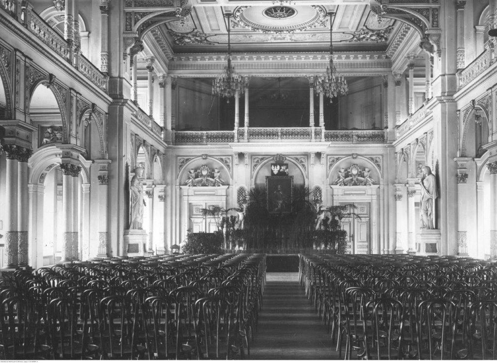 Sala posiedzeń Rady Miejskiej w Ratuszu Warszawskim, 1926, licencja PD, Narodowe Archiwum Cyfrowe