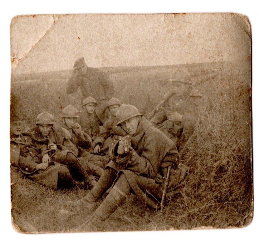 Żołnierze Wojska Polskiego w trakcie odpoczynku podczas wojny polsko-bolszewickiej 1919–1920, zbiory Michała Mackiewicza