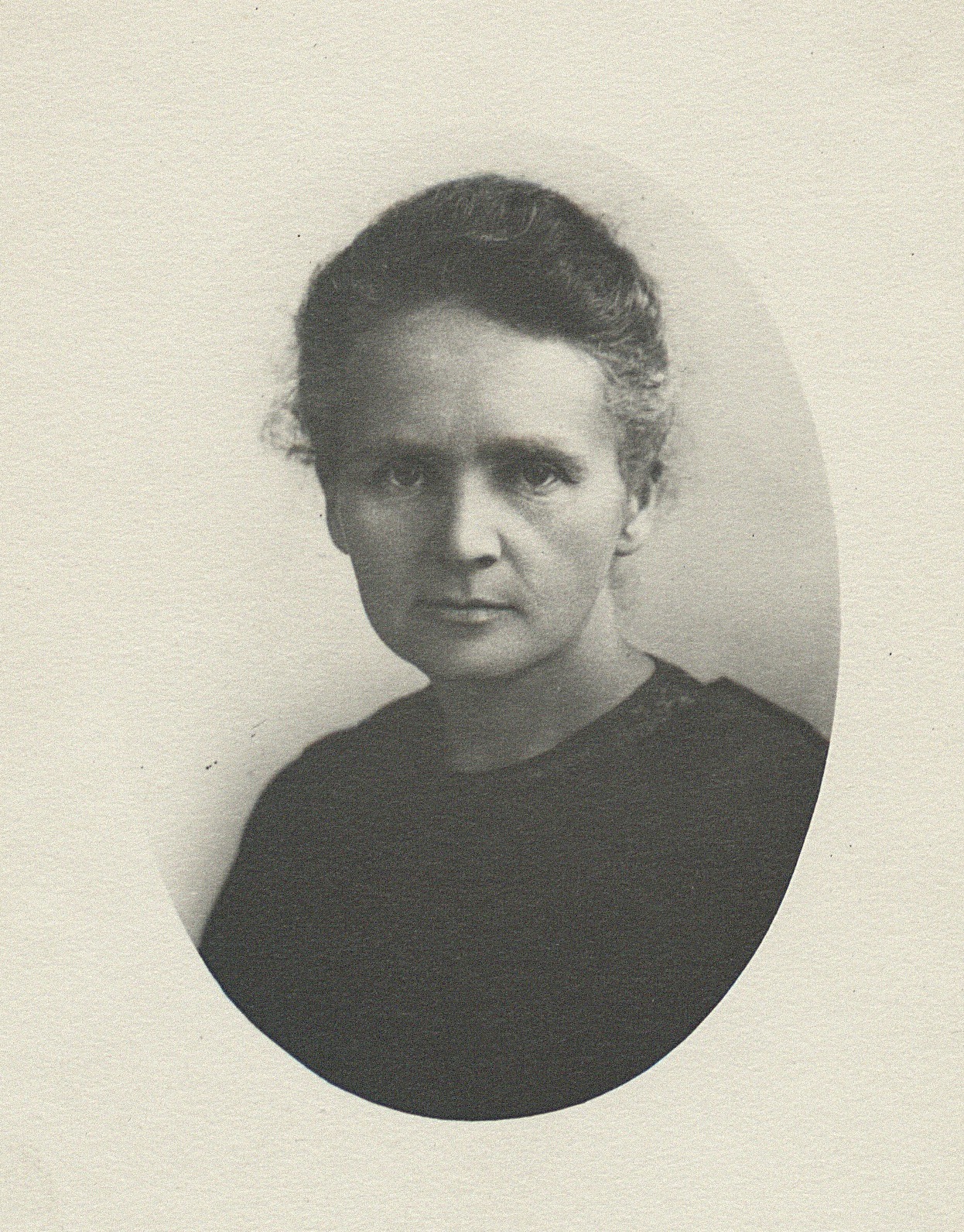 Fotografia portretowa Marii Skłodowskiej-Curie z 1913 roku